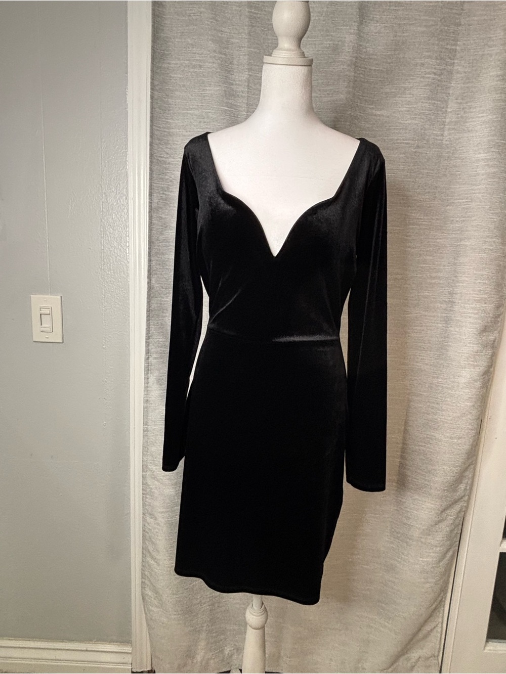 Windsor Black Velvet Long-Sleeve V-Neck Dress